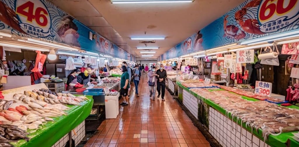 一樓兩側很多海鮮