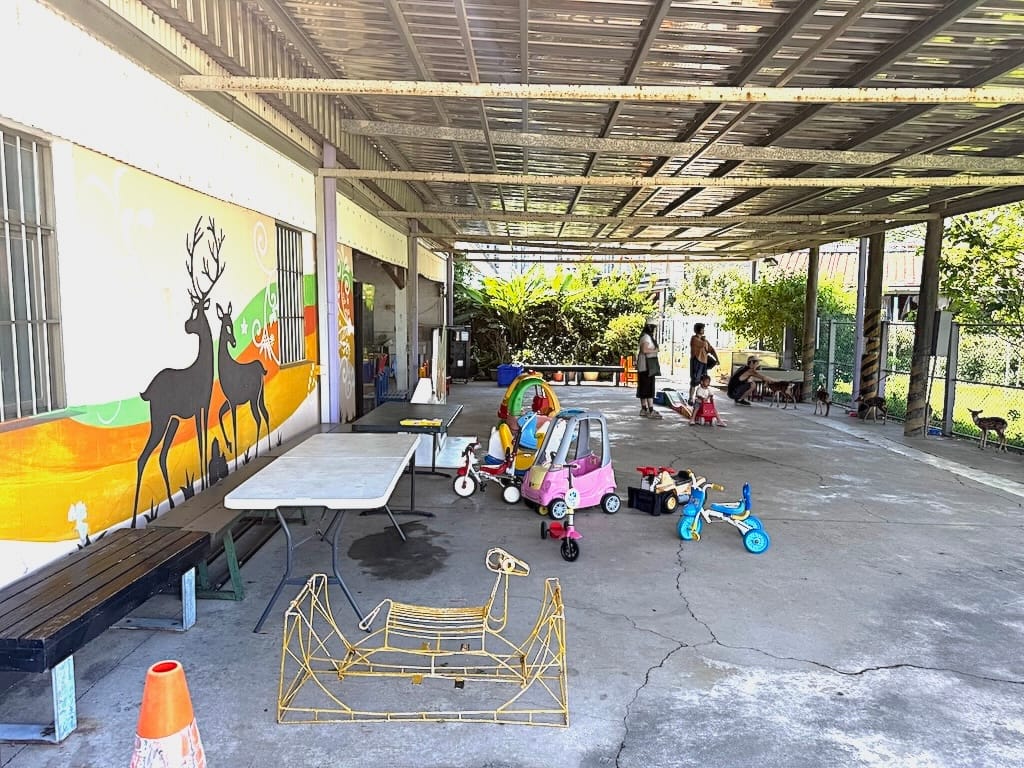 中間廣場遊樂器材